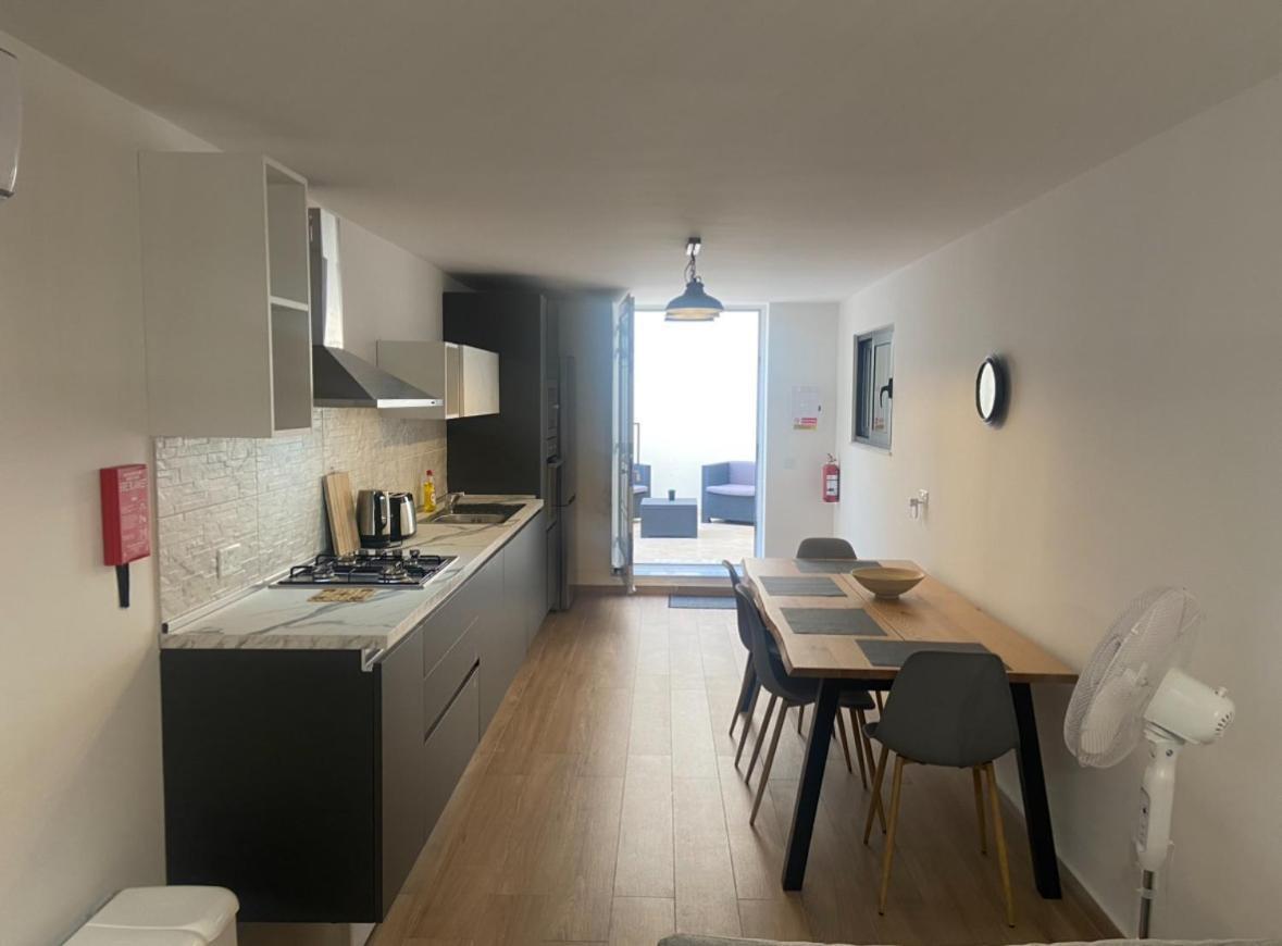Theatre Apartment Mellieħa Екстериор снимка