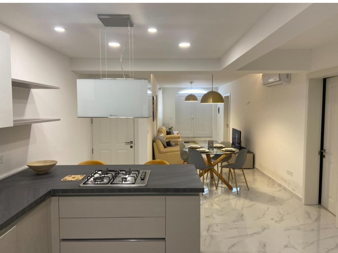 Theatre Apartment Mellieħa Екстериор снимка